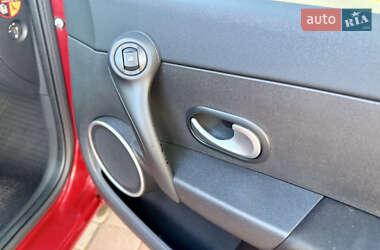 Хэтчбек Renault Clio 2010 в 