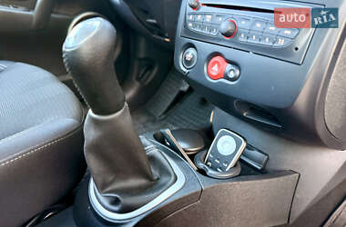 Хэтчбек Renault Clio 2010 в 