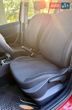 Хэтчбек Renault Clio 2010 в 