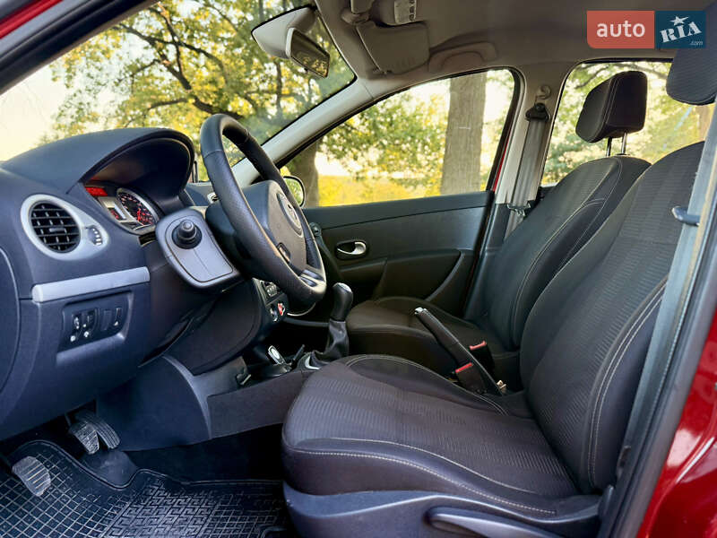 Хетчбек Renault Clio 2010 в Кропивницькому
