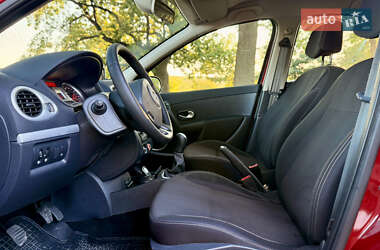 Хэтчбек Renault Clio 2010 в 