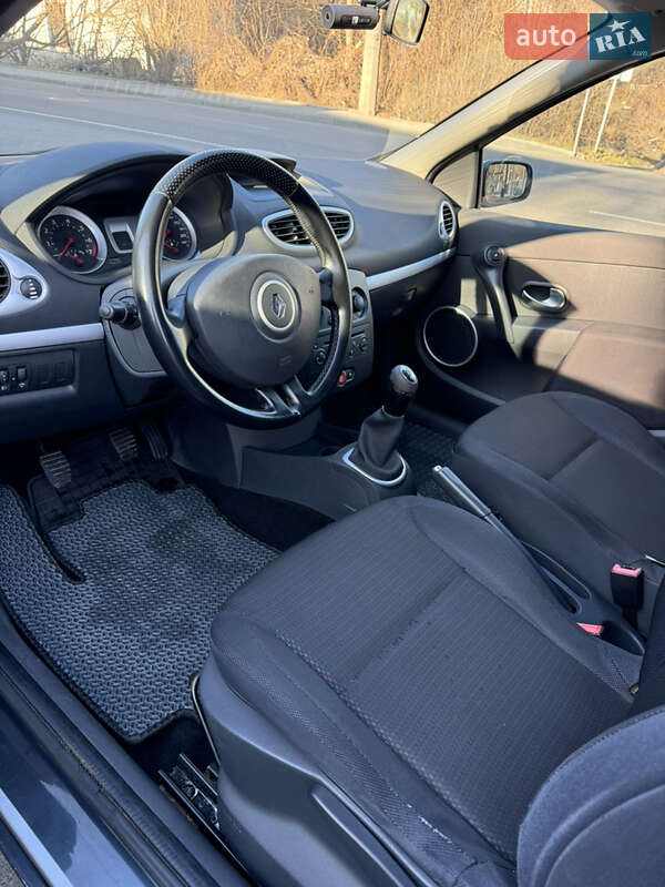Хэтчбек Renault Clio 2005 в Луцке