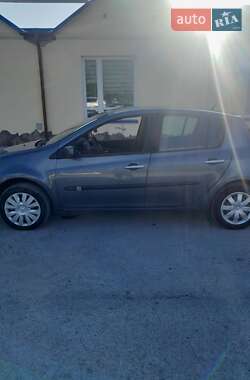 Хэтчбек Renault Clio 2006 в 