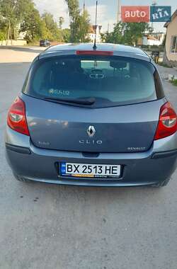 Хэтчбек Renault Clio 2006 в 