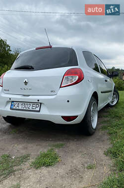 Хэтчбек Renault Clio 2012 в 