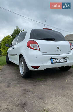 Хэтчбек Renault Clio 2012 в 