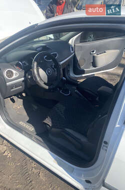 Хэтчбек Renault Clio 2012 в 