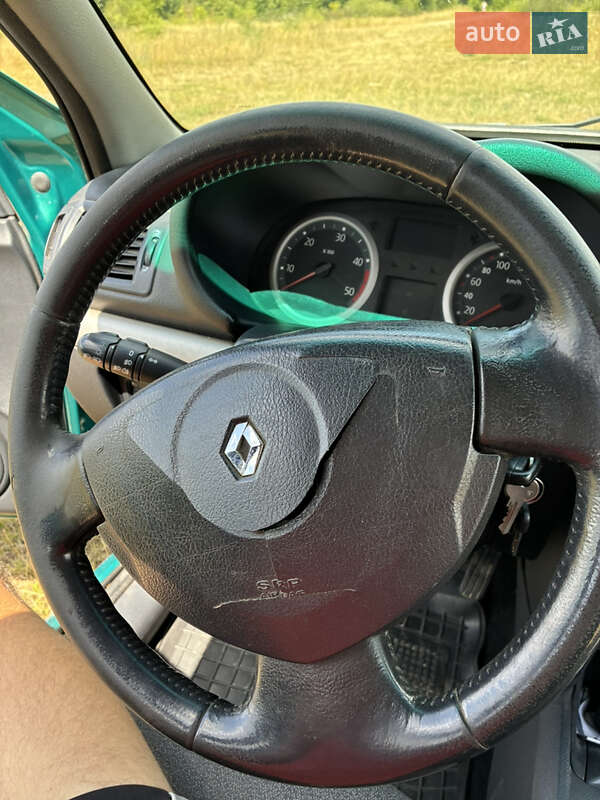 Хэтчбек Renault Clio 2004 в Долине