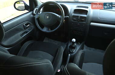Хэтчбек Renault Clio 2010 в 