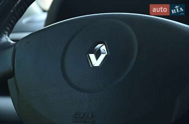Хэтчбек Renault Clio 2010 в 