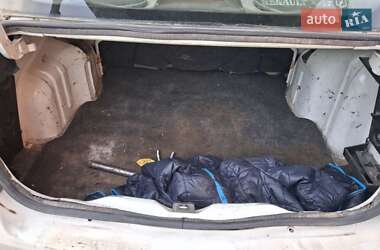 Хэтчбек Renault Clio 2001 в 