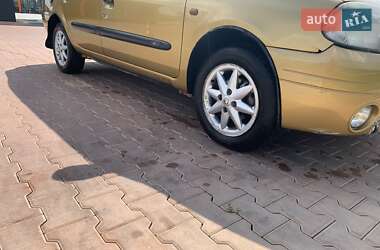 Хэтчбек Renault Clio 2001 в 
