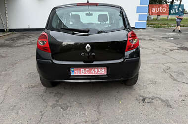 Хэтчбек Renault Clio 2007 в 