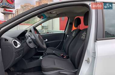 Хэтчбек Renault Clio 2012 в 