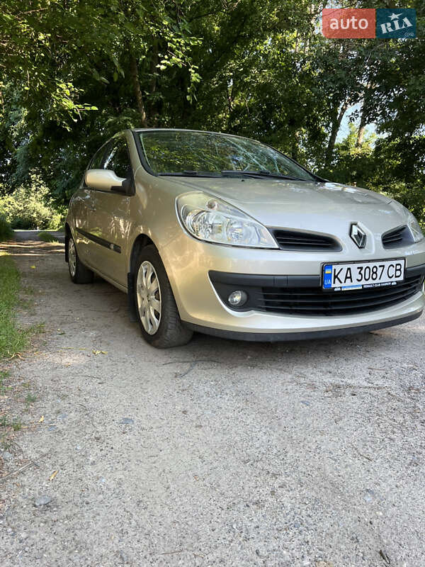 Хэтчбек Renault Clio 2007 в 