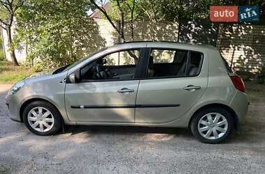 Хэтчбек Renault Clio 2007 в 