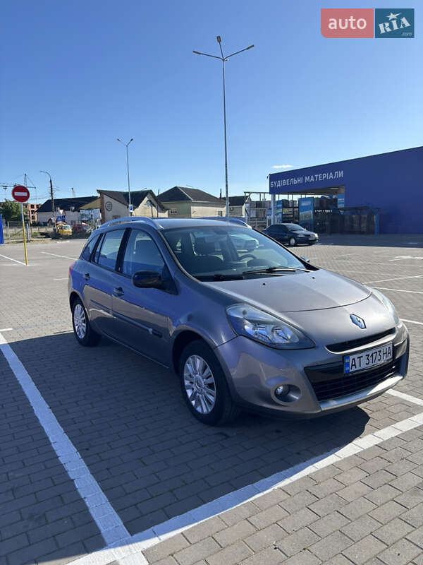 Хэтчбек Renault Clio 2010 в 