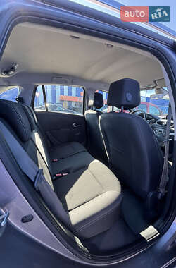 Хэтчбек Renault Clio 2010 в 