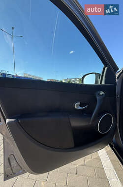 Хэтчбек Renault Clio 2010 в 