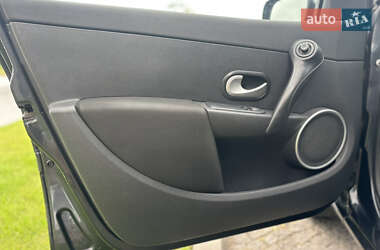 Хэтчбек Renault Clio 2007 в 