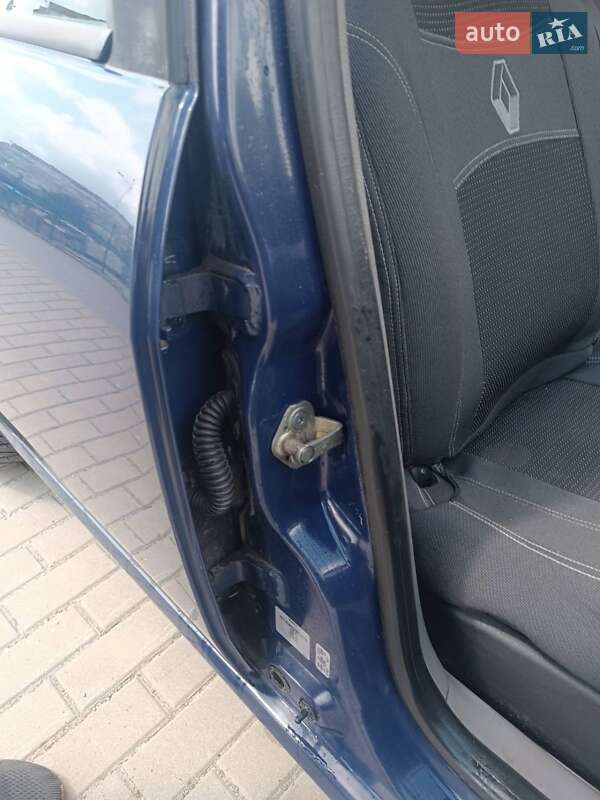 Седан Renault Clio 2010 в Сумах