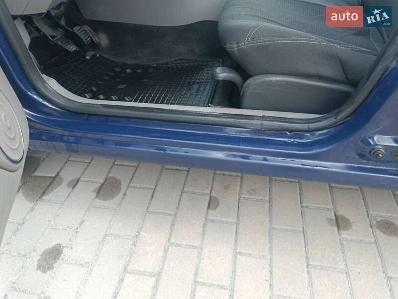 Седан Renault Clio 2010 в Сумах
