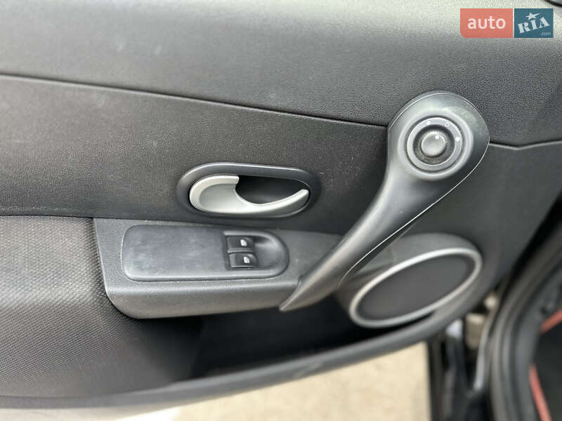 Хэтчбек Renault Clio 2007 в Киеве