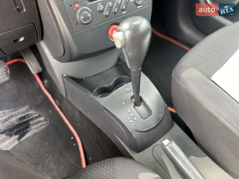 Хэтчбек Renault Clio 2007 в Киеве