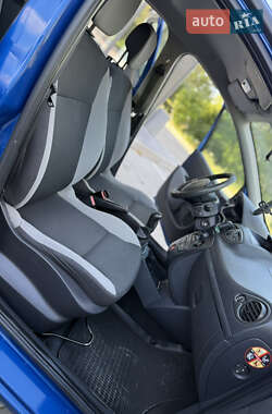 Хэтчбек Renault Clio 2009 в 