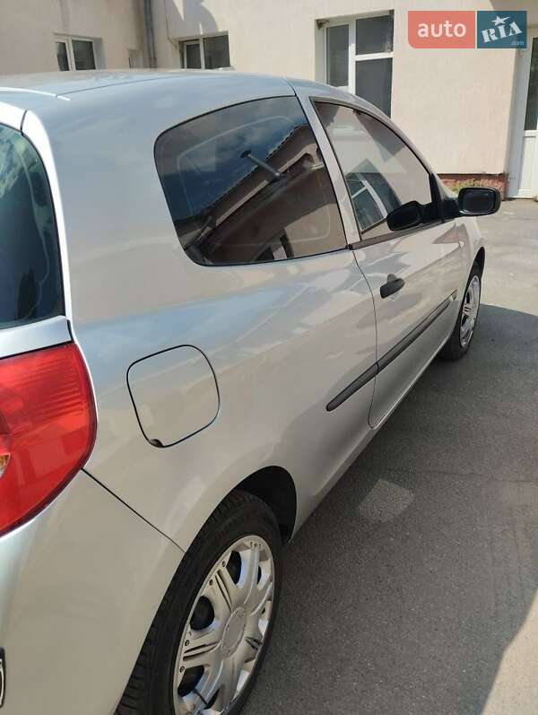 Хэтчбек Renault Clio 2005 в Тульчине