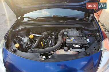 Хэтчбек Renault Clio 2006 в 