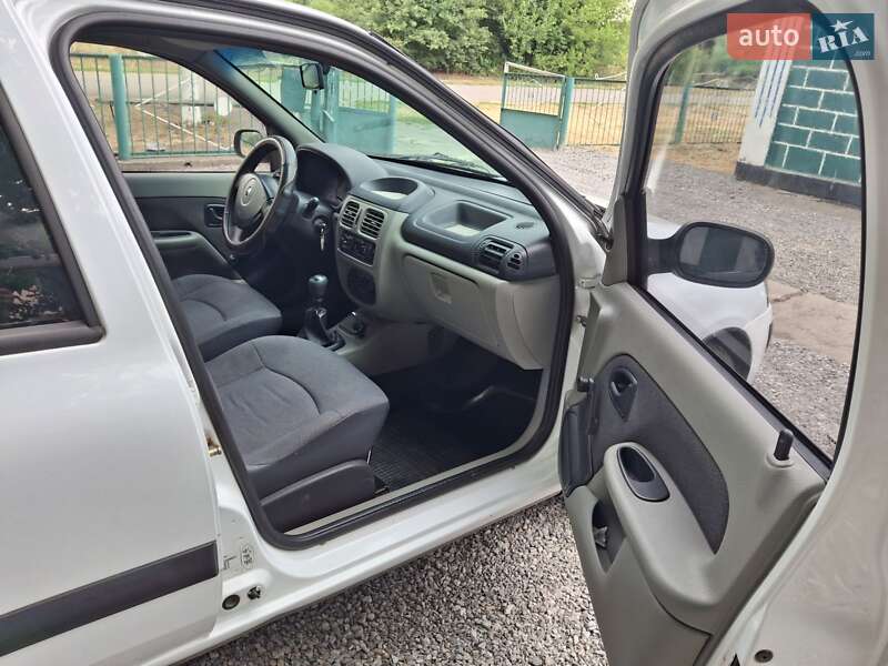 Седан Renault Clio 2006 в Первомайську