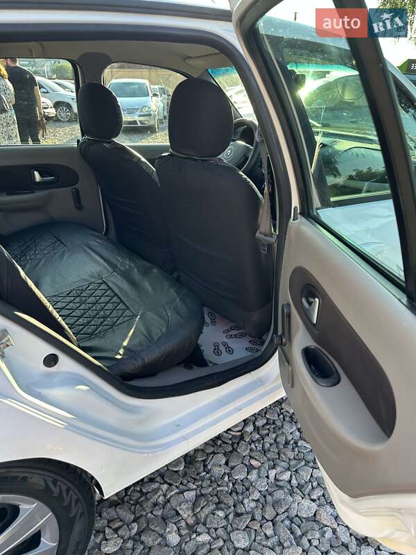 Седан Renault Clio 2010 в Смеле
