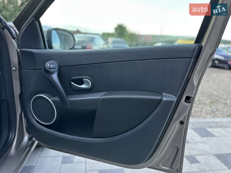 Универсал Renault Clio 2010 в Ивано-Франковске