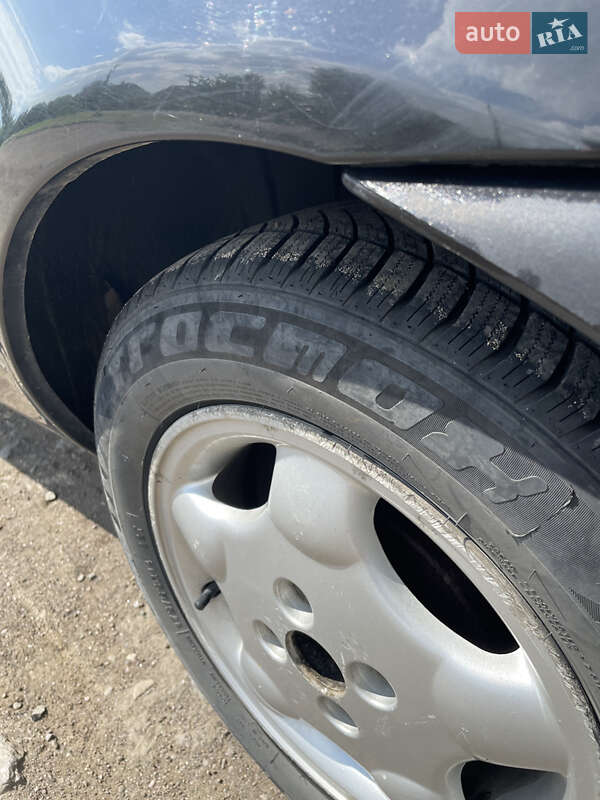 Хэтчбек Renault Clio 2000 в Турийске