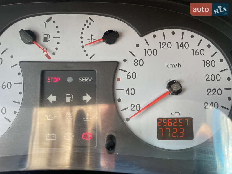Хэтчбек Renault Clio 2000 в Турийске