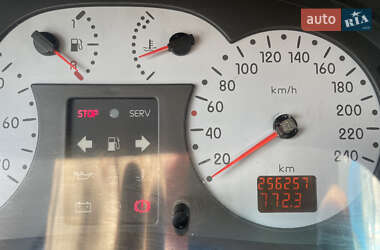 Хэтчбек Renault Clio 2000 в 