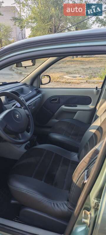Седан Renault Clio 2005 в Кривом Роге фото 4 Седан Renault Clio 2005 в Кривом Роге