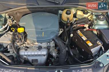 Седан Renault Clio 2005 в 