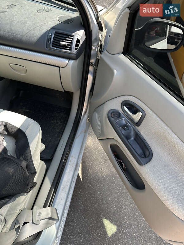 Хэтчбек Renault Clio 2002 в Киеве