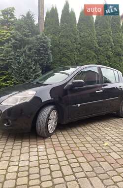Хэтчбек Renault Clio 2011 в 