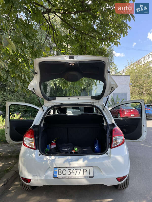 Хэтчбек Renault Clio 2013 в Киеве