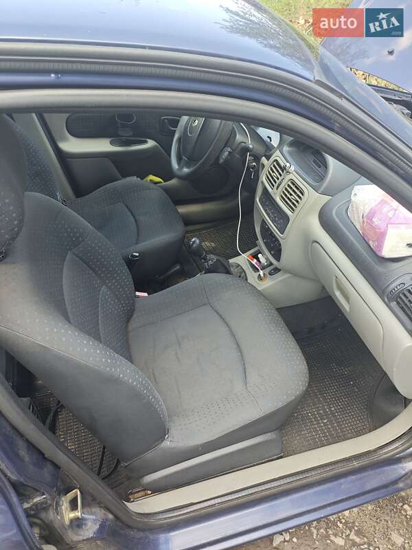 Седан Renault Clio 2005 в Киеве