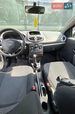 Хэтчбек Renault Clio 2011 в 