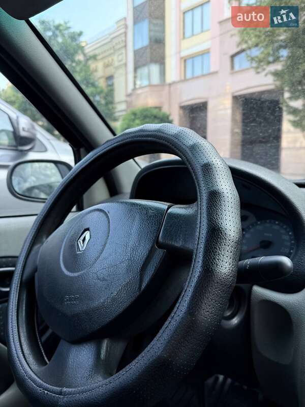 Седан Renault Clio 2006 в Киеве