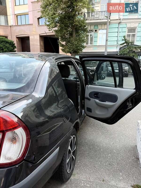 Седан Renault Clio 2006 в Киеве