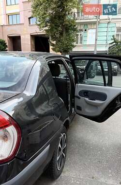 Седан Renault Clio 2006 в 