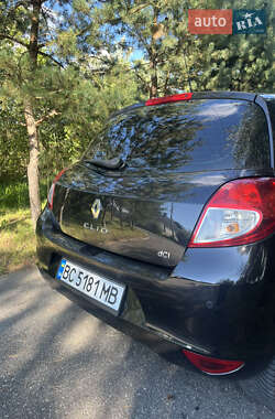 Хэтчбек Renault Clio 2011 в 
