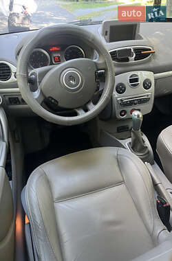 Хэтчбек Renault Clio 2011 в 
