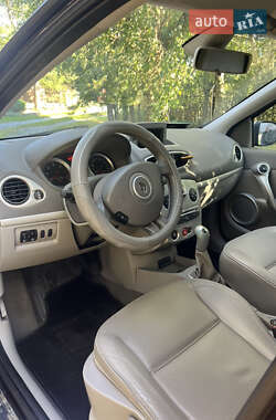 Хэтчбек Renault Clio 2011 в 